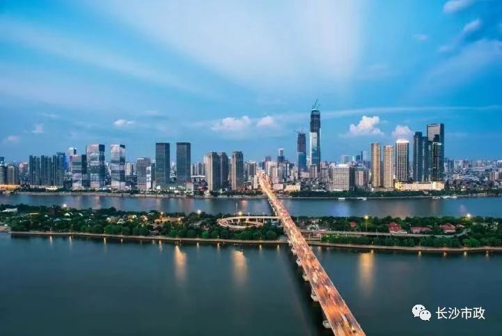 以城市，見(jiàn)未來(lái)；與城市，共成長(zhǎng)